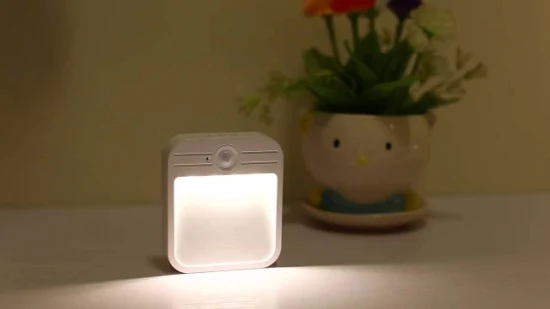 Capteur de mouvement compact pour chambre d'enfant Veilleuse LED d'intérieur rechargeable créative